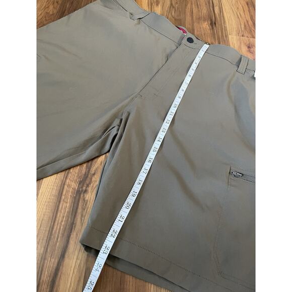 NWT Wrangler Men’s Size 46 Performance Zip Cargo Shorts Tan - Picture 3 of 8